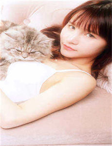 女孩的钓鱼慢活